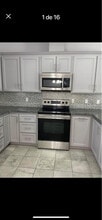 Building Photo - 1008 E la Cantera Ave