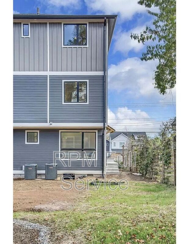 Building Photo - 2137 Buena Vista