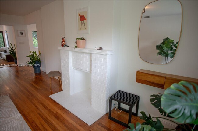 Foto del edificio - 360 NE 87th St