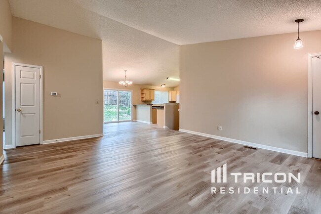 Foto del edificio - 11897 W Bowles Cir