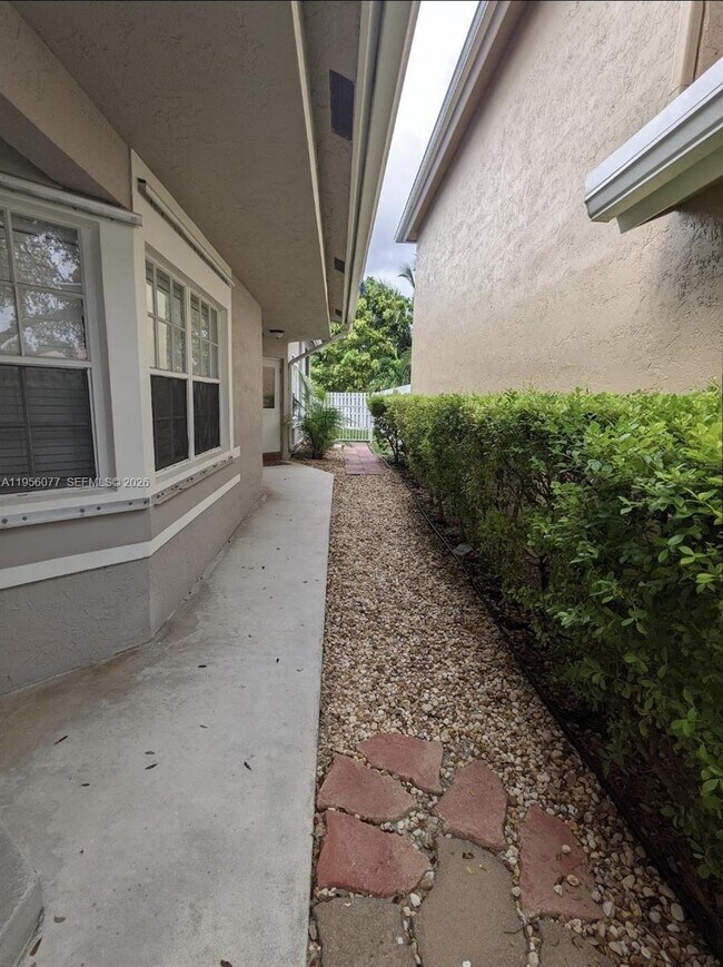 Foto del edificio - 13541 NW 5th Ct