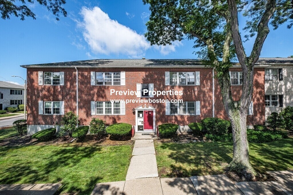 Foto principal - 248 Kelton St