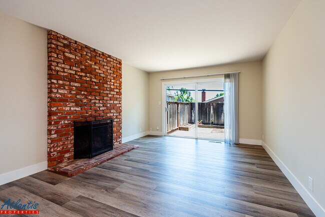 Building Photo - 104 Winslow Ct