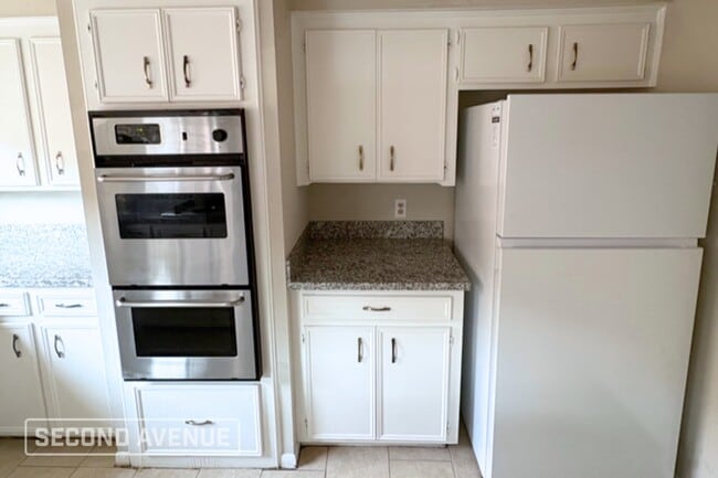 Building Photo - 3008 Beecave Dr