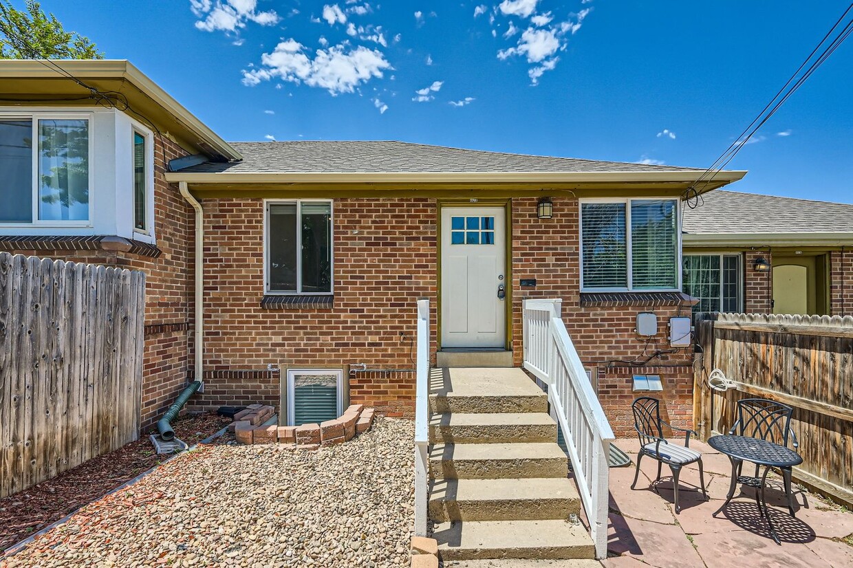 Primary Photo - 4418 W 11th Ave