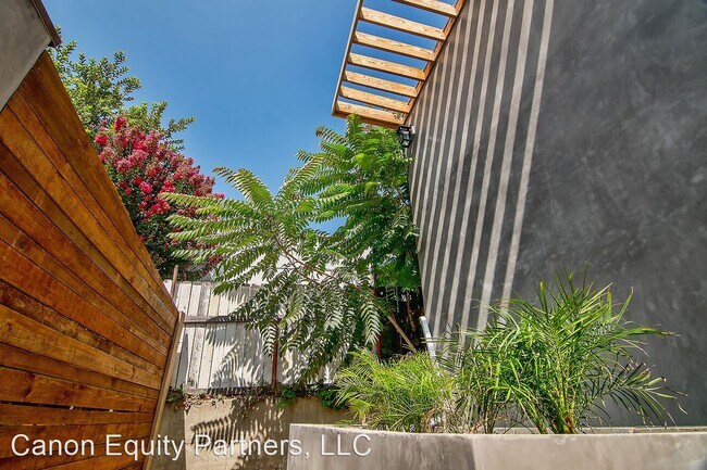 Foto del edificio - 1 br, 1 bath House - 1559.5 W. Court Street