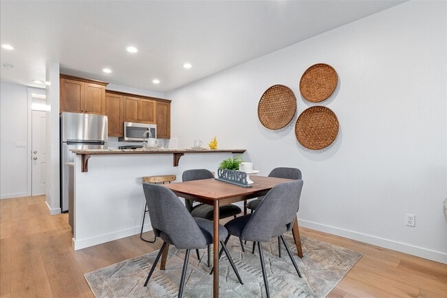 Building Photo - Linder Springs Townhomes