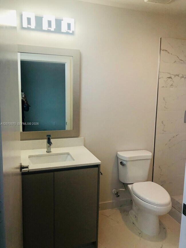 Foto del edificio - 2505 NE 193rd St