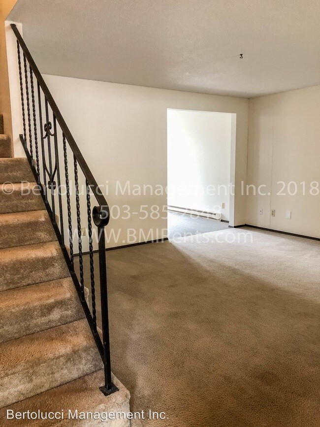 Building Photo - 4590-4596 Chelan St NE