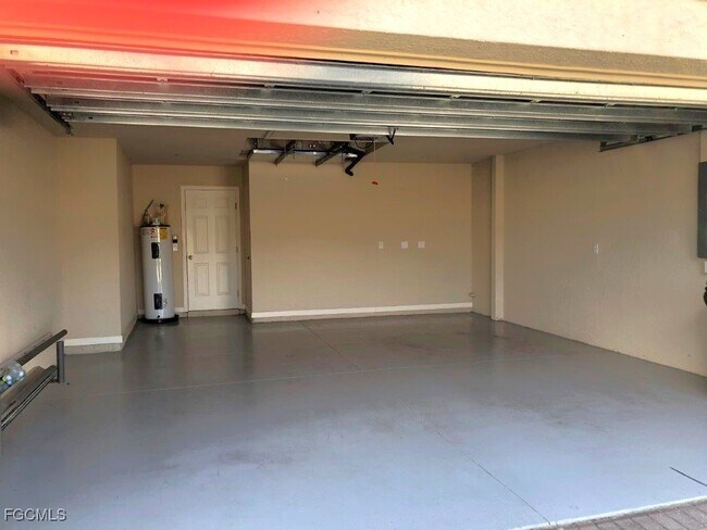 Foto del edificio - 3449 Crosswater Dr