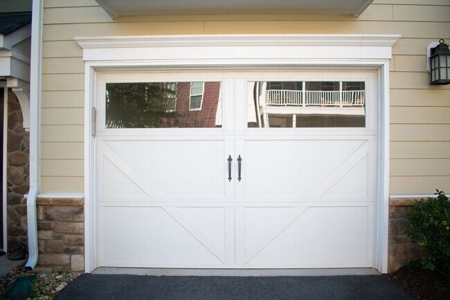 Foto del edificio - 2310 Avinity Court - Garage Style Townhome!