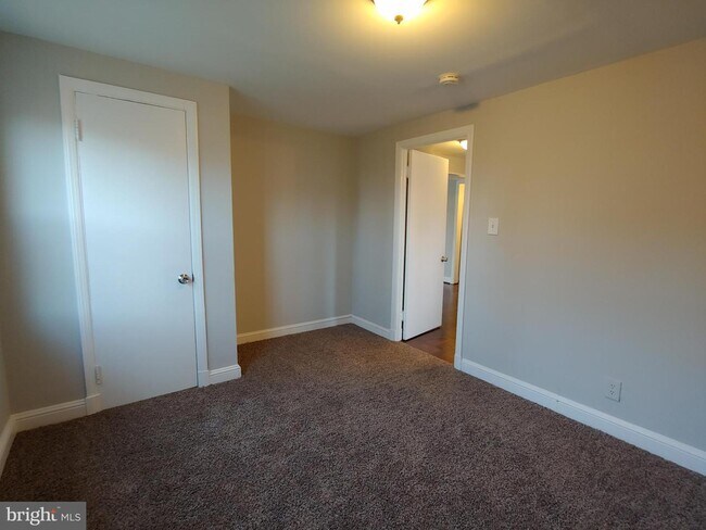 Building Photo - 618 Harwood Ave