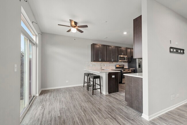 Foto del edificio - 2045 Stuttle Rd