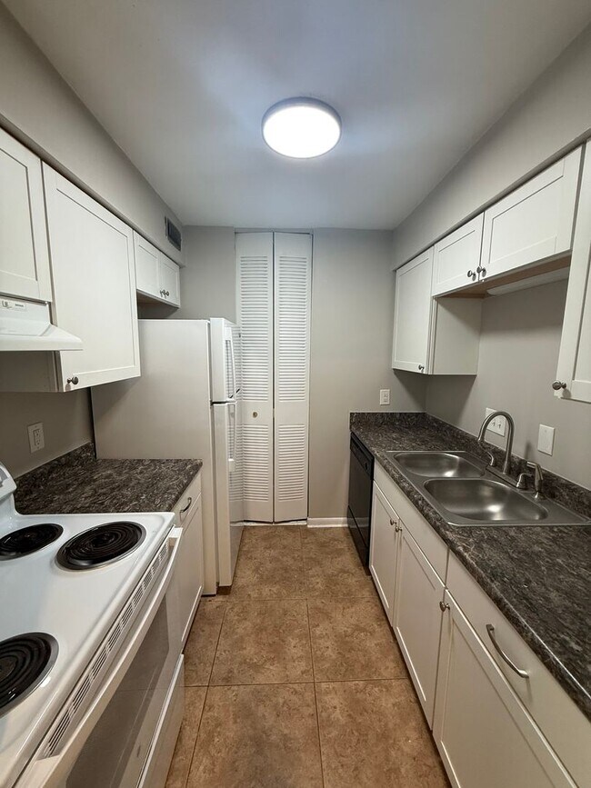 Foto del edificio - 405 Orchard Trace Ln