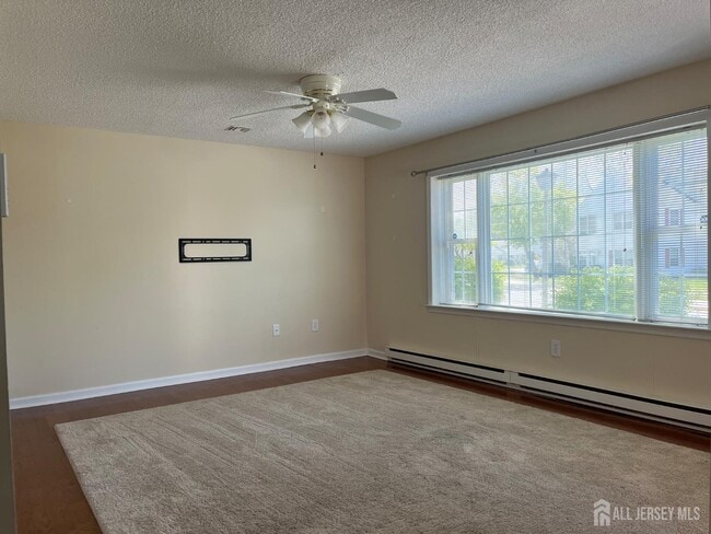 Building Photo - 333N Newport Way