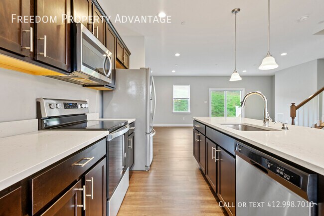 Foto del edificio - 62 Hawthorne Dr - 2BR Townhouse - Washington