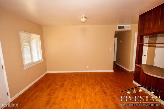 Building Photo - 3 br, 0.5 bath House - 2201 Fairfax Road