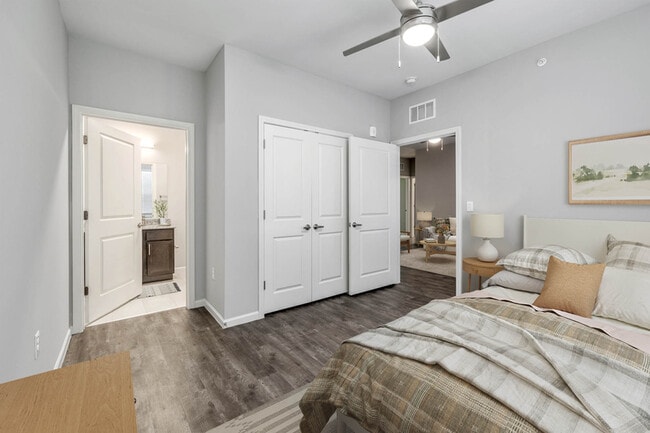 Building Photo - Henderson on Reinli