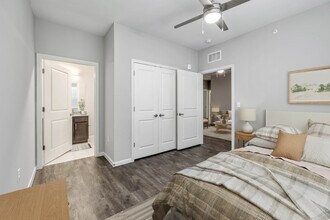 Building Photo - Henderson on Reinli