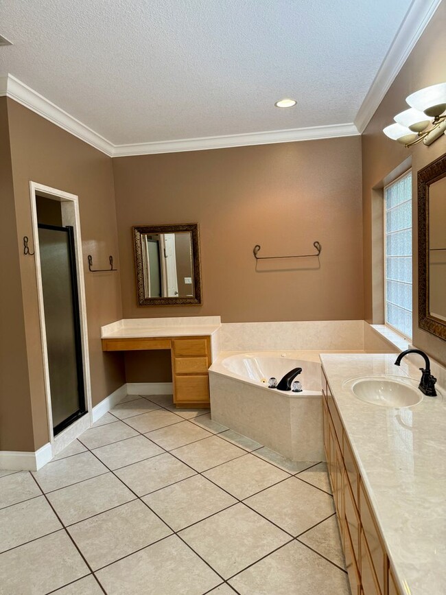 Building Photo - 217 Sweetwater Run
