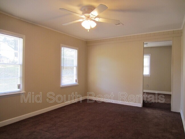 Building Photo - 3604 Holland Dr