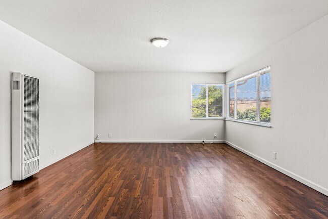 Foto del edificio - Sheffield Village Living: Spacious 2BD w/ Parking in San Leandro School District