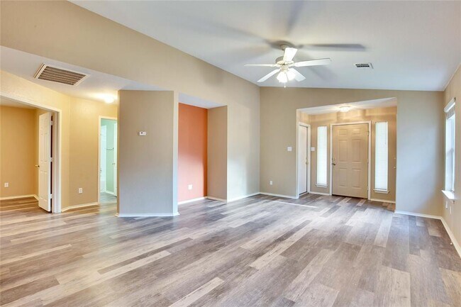 Foto del edificio - 2512 Jesse Owens Dr