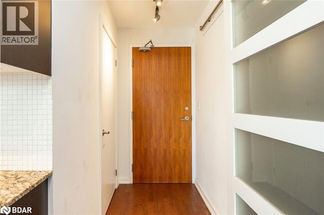 Building Photo - 33 Lombard St