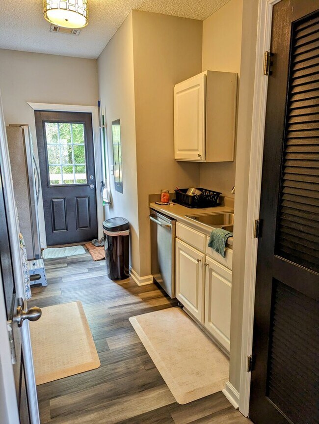 Foto del edificio - 3 Bedroom 3 Bath Townhome Close to GCSU in The Grove