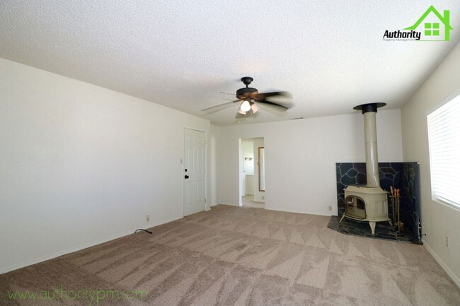 Foto del edificio - 21627 7 Lakes Rd