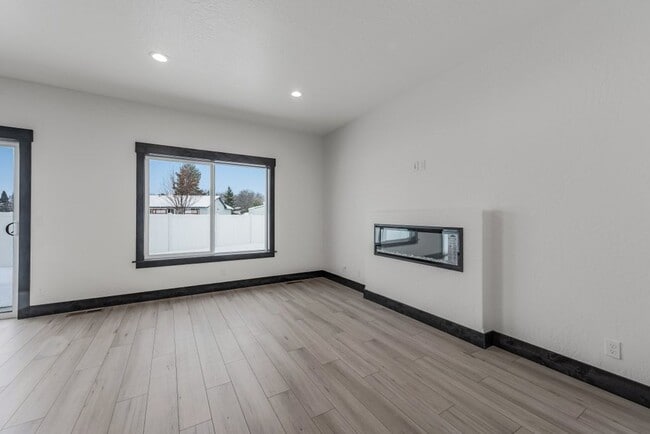 Foto del edificio - Brand New 3 bed 2.5 townhome