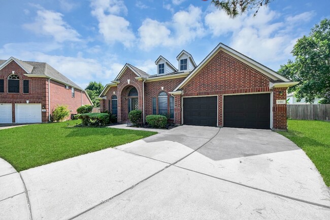 Building Photo - 8322 Adler Lake Dr