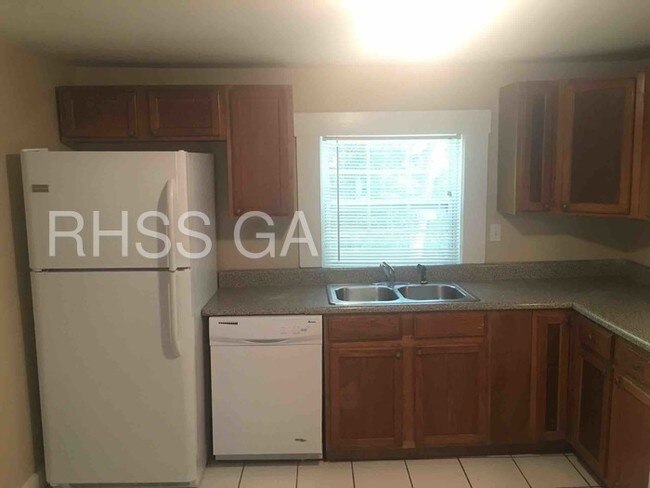 Foto del edificio - 351 Fairburn Rd NW