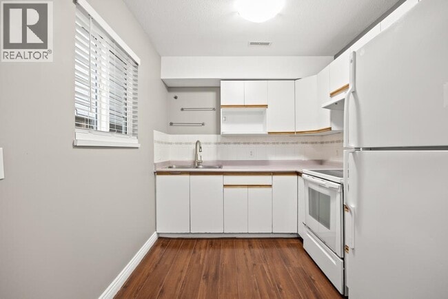 Building Photo - Ground Floor-2453 GILLESPIE STREET