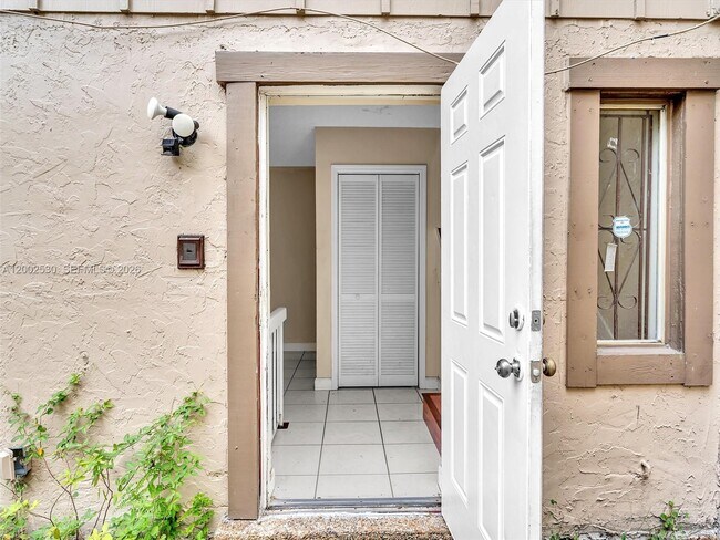 Foto del edificio - 5710 NW 21st St