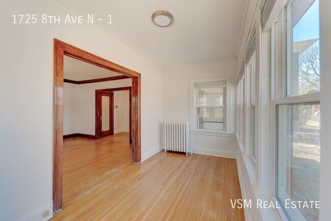 Building Photo - Spacious 2 BD / 1 BA Lower Level Duplex Av...