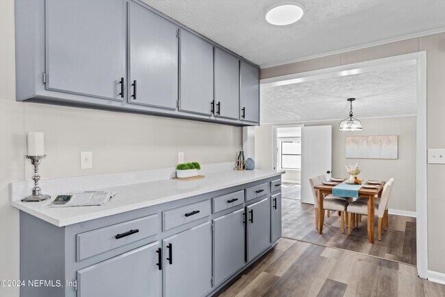 Foto del edificio - 284 Capella Rd