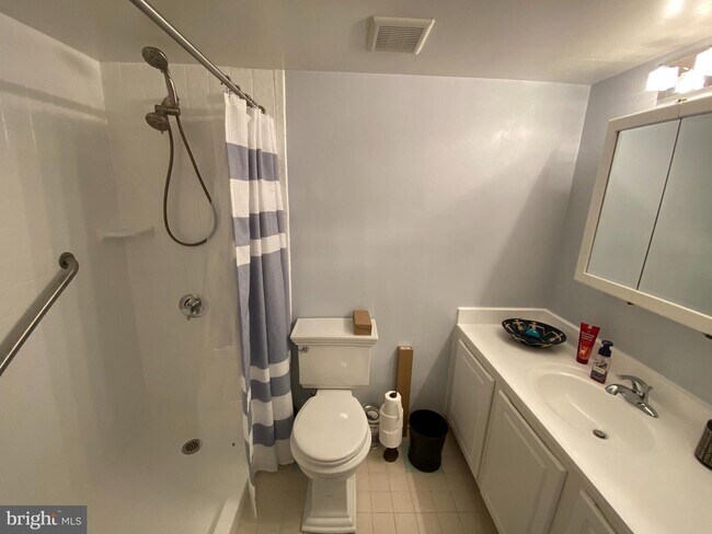 Foto del edificio - 1635 Parkcrest Cir