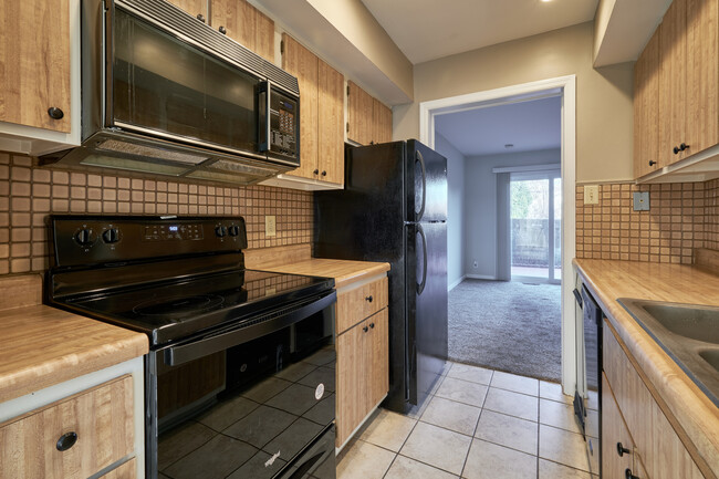 Building Photo - 8505 Canterbury Square E