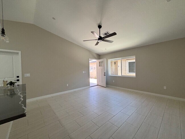 Foto del edificio - 9941 N Loop Blvd