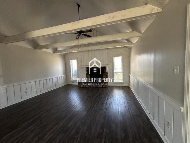 Foto del edificio - 3863 Lucerne Dr