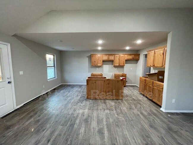 Building Photo - 3904 W Linwood St