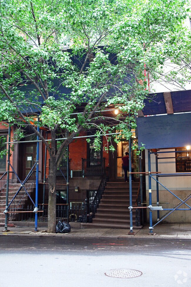 Building Photo - 241 W 24th St