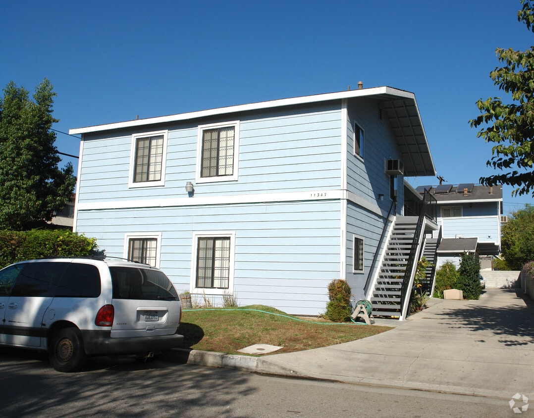 Primary Photo - 11239 Califa St