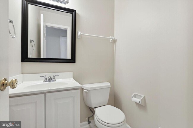 Building Photo - 1535 Chatham Colony Ct