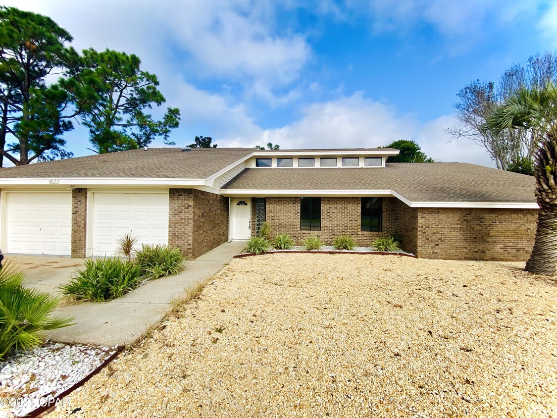 Primary Photo - 16226 E Lullwater Dr