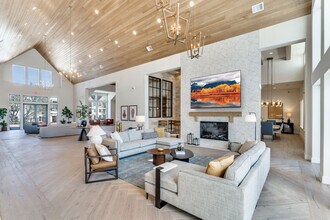Building Photo - Lenox Woods
