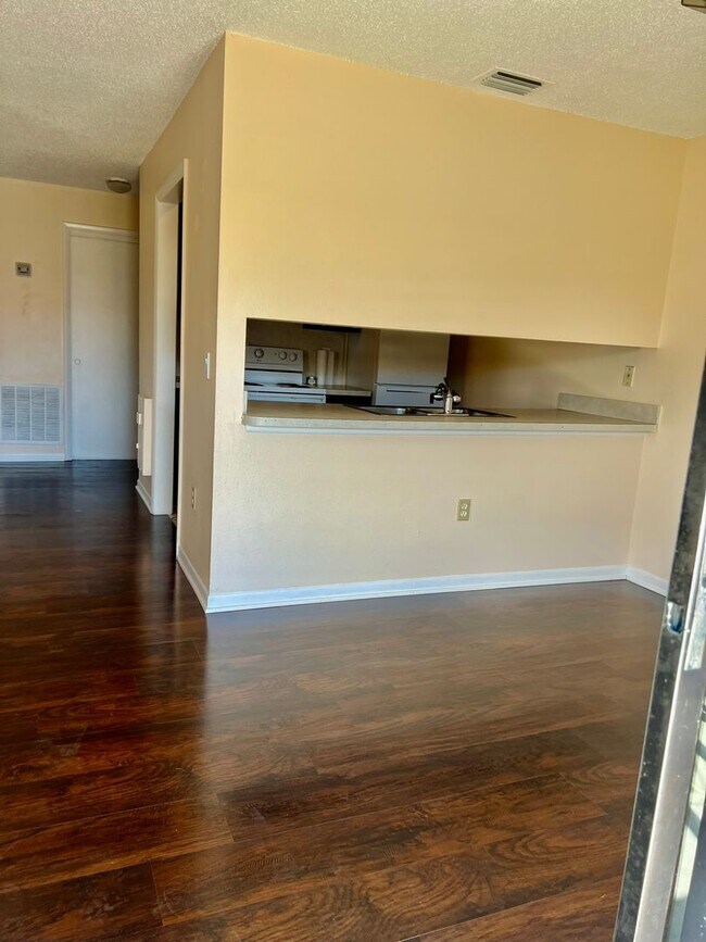 Building Photo - 2/2 Condo in Melbourne for Rent!
