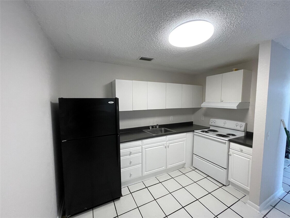 Primary Photo - 501 W Kalmia Dr