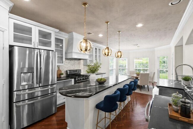 Building Photo - 5526 Darschelle Dr